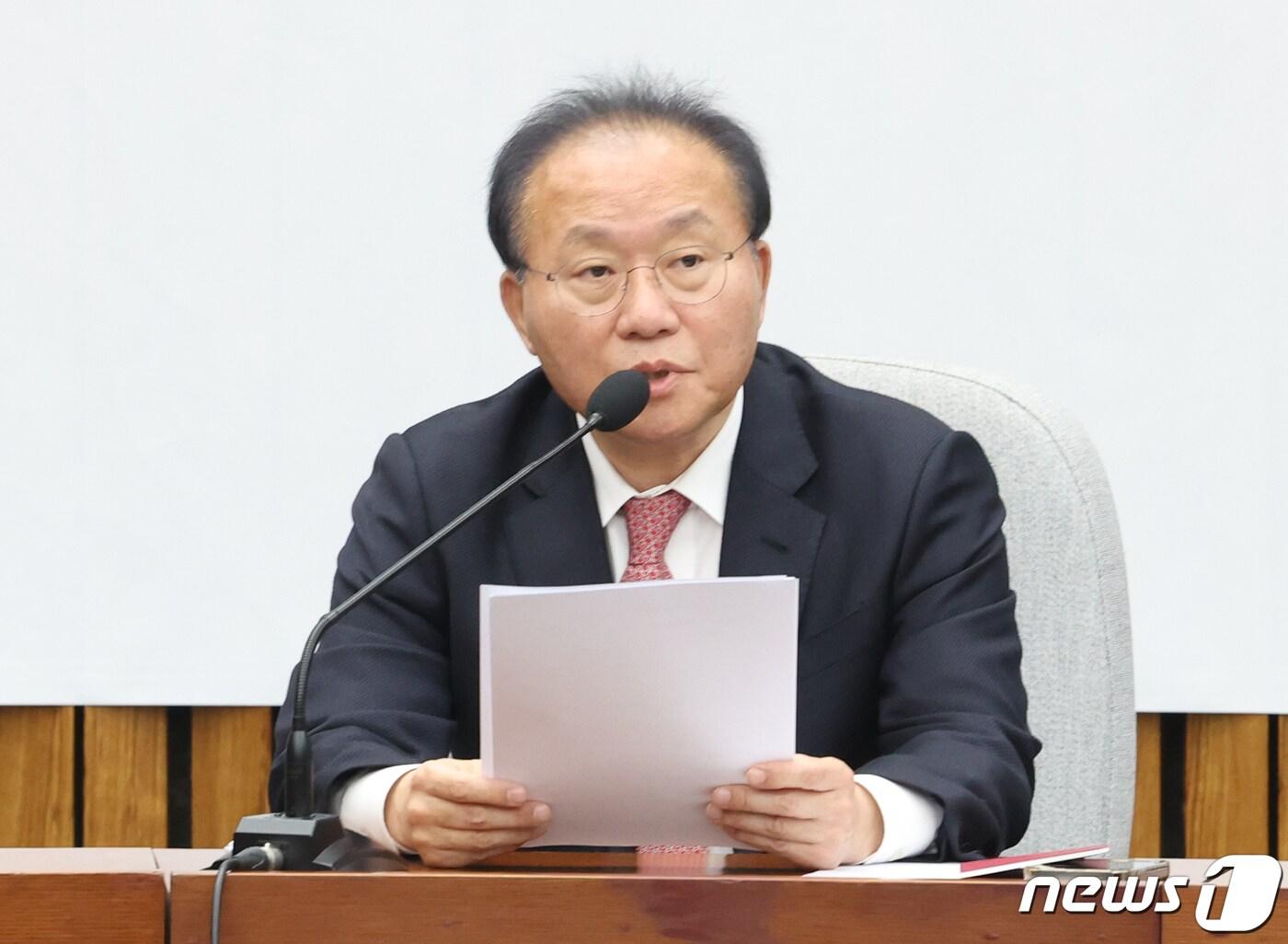 본문 이미지 - 윤재옥 국민의힘 원내대표가 16일 서울 여의도 국회에서 열린 원내대책회의에서 발언을 하고 있다. 2024.1.16/뉴스1 ⓒ News1 송원영 기자