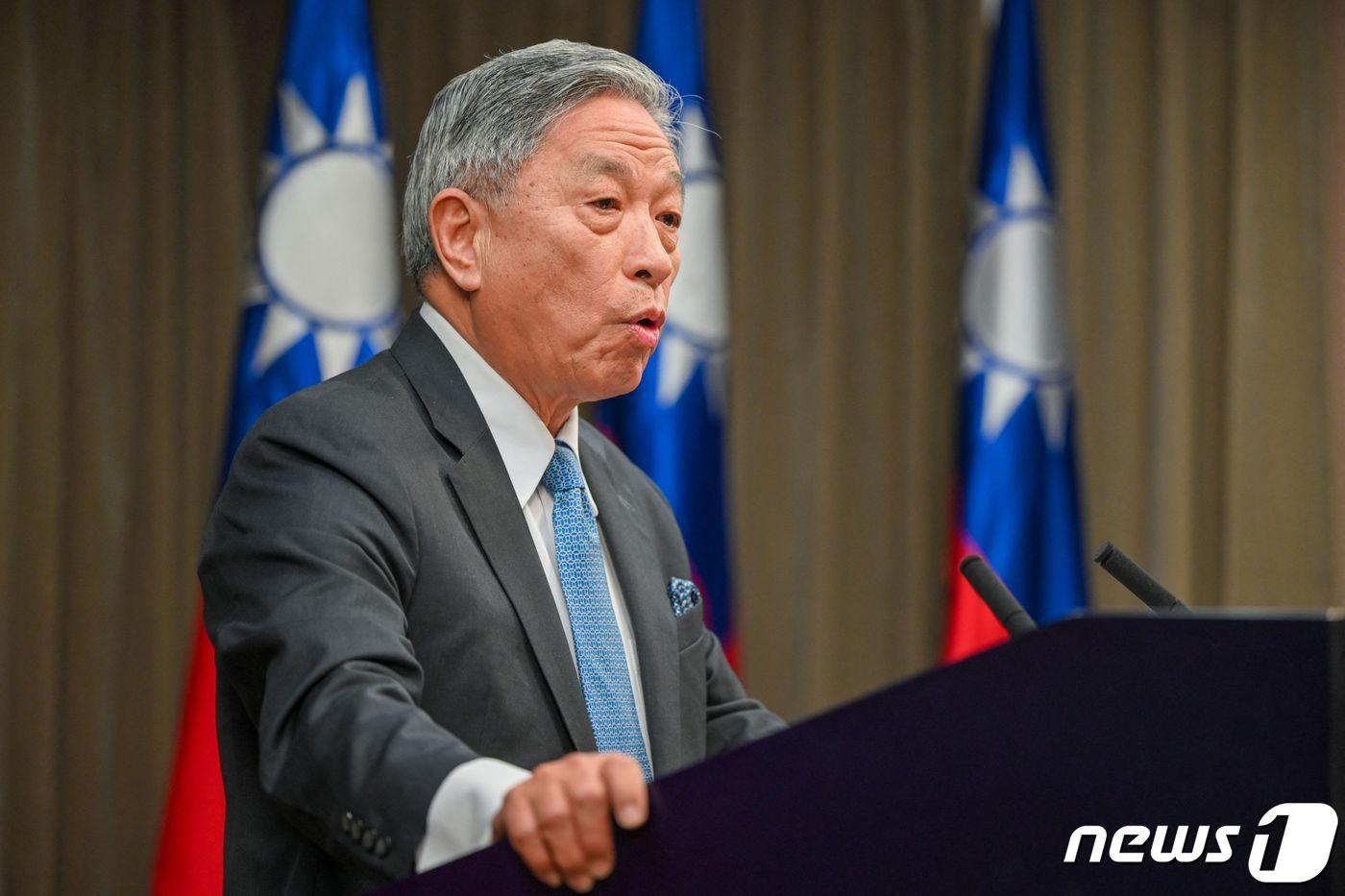 본문 이미지 - 톈중광 대만 외교부 차관이 15일(현지시간) 타이베이 외교부에서 기자회견을 갖고 “단교를 선언한 태평양 섬나라인 나우루가 대만에 금전 지원을 요구했다”고 밝히고 있다. 2024.1.16 ⓒ AFP=뉴스1 ⓒ News1 우동명 기자