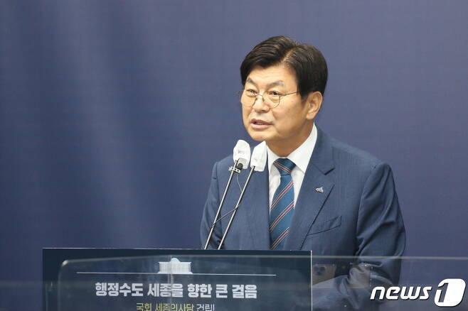 본문 이미지 - 이춘희 전 세종시장이 지난해 6월 시청 브리핑실에서 8년만에 시정에서 물러나는 소회를 밝히고 있다. ⓒ 뉴스1 장동열 기자