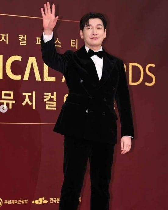 본문 이미지 - '제8회 한국뮤지컬어워즈' 조승우, 인스타그램 갈무리