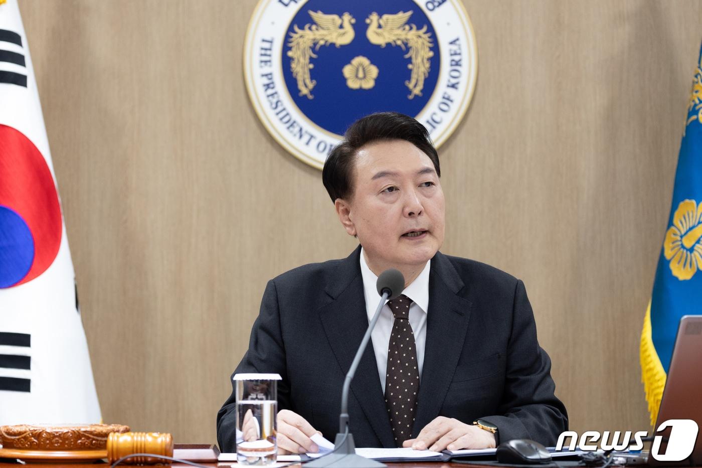 본문 이미지 - 윤석열 대통령이 16일 용산 대통령실 청사에서 열린 제4회 국무회의를 주재하며 모두발언을 하고 있다. (대통령실 제공) 2024.1.16/뉴스1 ⓒ News1 오대일 기자
