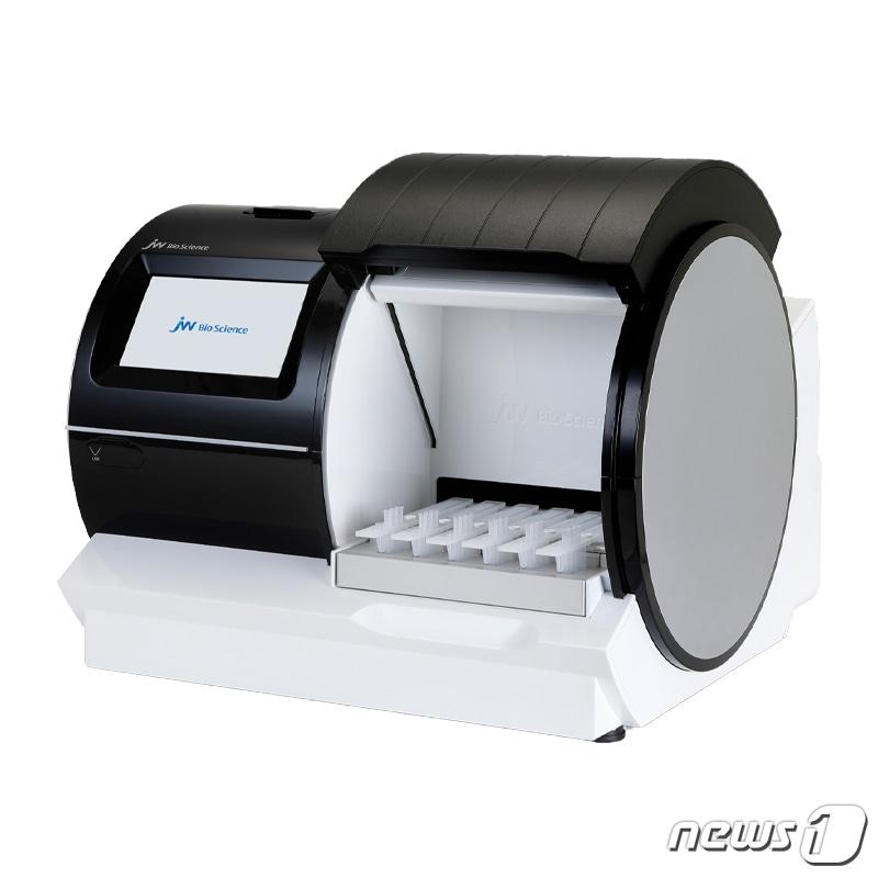 본문 이미지 - 제이웰릭스Q6 제품 모습.(JW바이오사이언스 제공)/뉴스1 ⓒ News1