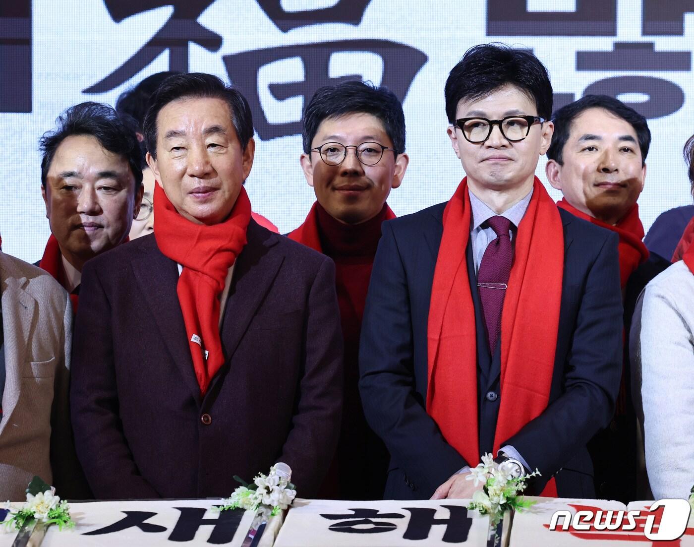 본문 이미지 - 국민의힘 한동훈 비상대책위원장과 김성태 전 의원 2024.1.17/뉴스1 ⓒ News1 구윤성 기자