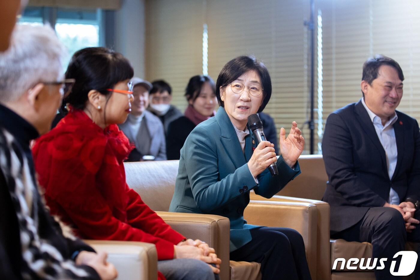 한화진 환경부 장관이서울 은평구 환경산업기술원에서 열린 그린송 기부 기념식에서 인사말을 하고 있다. (환경부 제공) 2024.1.17/뉴스1