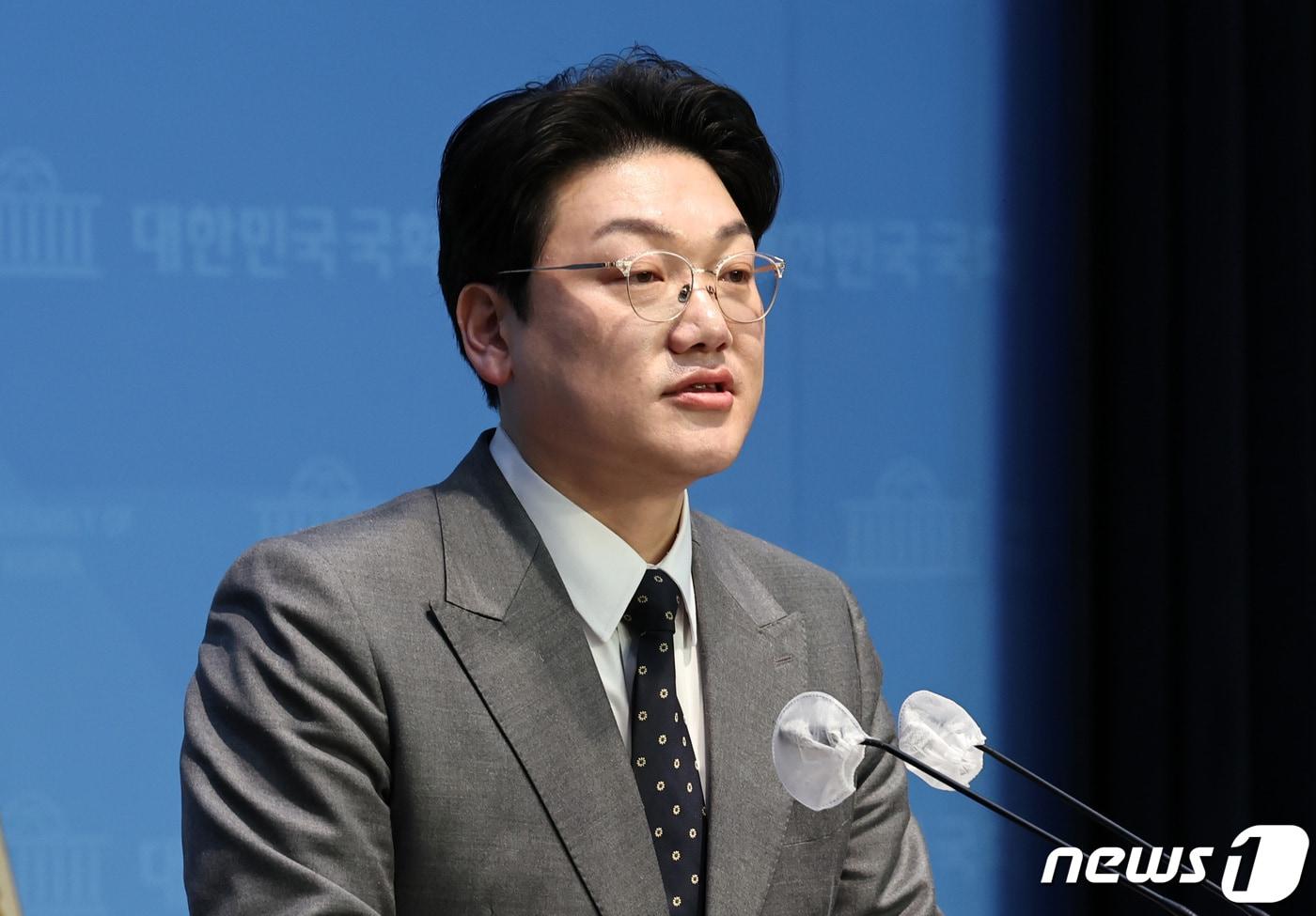 본문 이미지 - 설주완 미래대연합(가칭) 신임 대변인이 18일 오전 서울 여의도 국회 소통관에서 인사말을 하고 있다. 2024.1.18/뉴스1 ⓒ News1 구윤성 기자