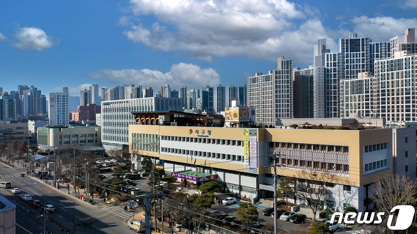 본문 이미지 - 대규모 아파트 단지가 들어선 대구 서구 모습. (대구 서구 제공)
