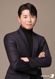 본문 이미지 - 영남대는 김정환 약학부 교수가 세계 최고 수준의 국제 학술지 '네이처 나노테크놀로지(Nature Nanotechnology, IF 38.3)'에 리뷰 논문을 발표했다고 밝혔다. (영남대 제공)