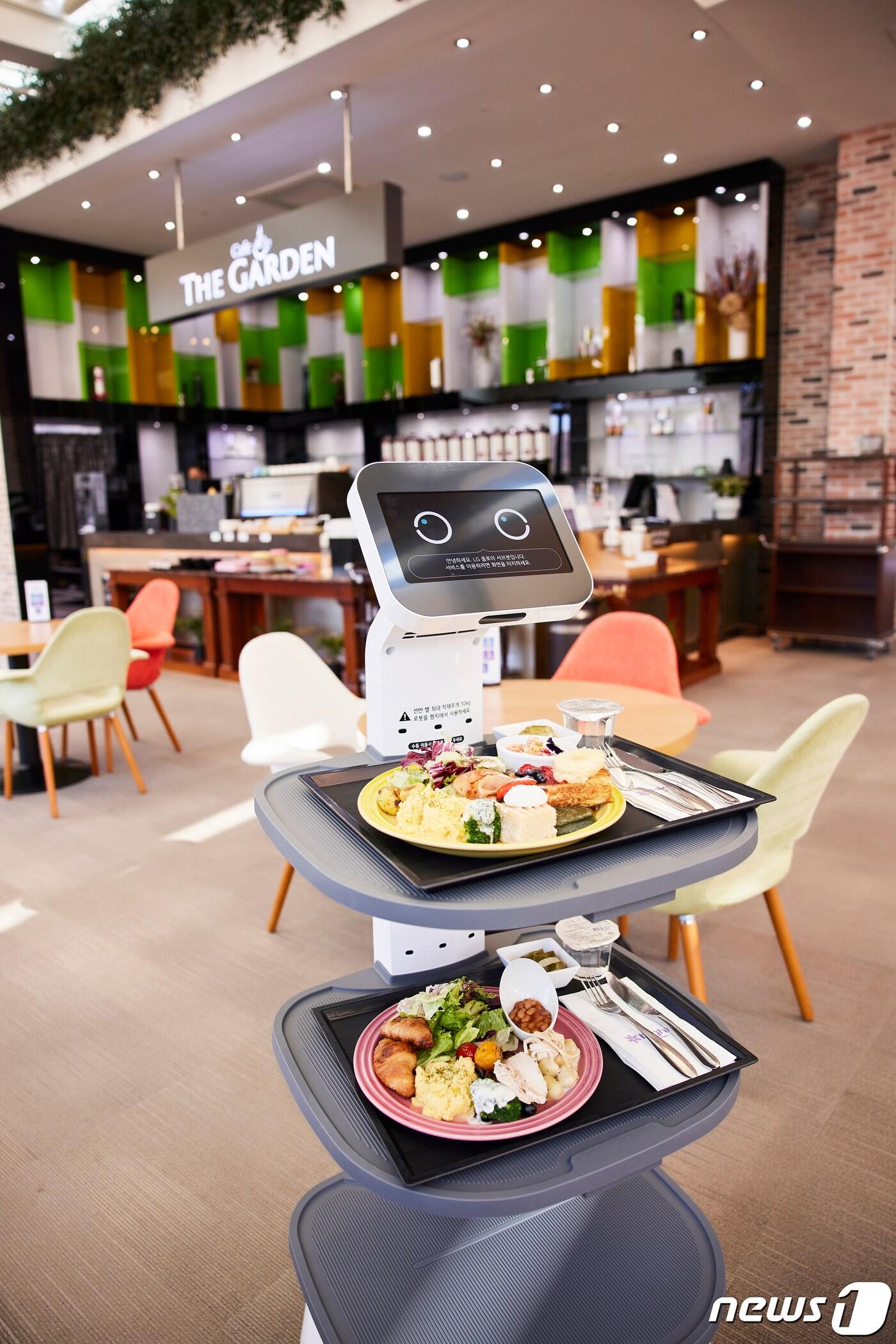 본문 이미지 - 강원랜드 서빙로봇 자료사진. (강원랜드 제공) 2023.1.18/뉴스1