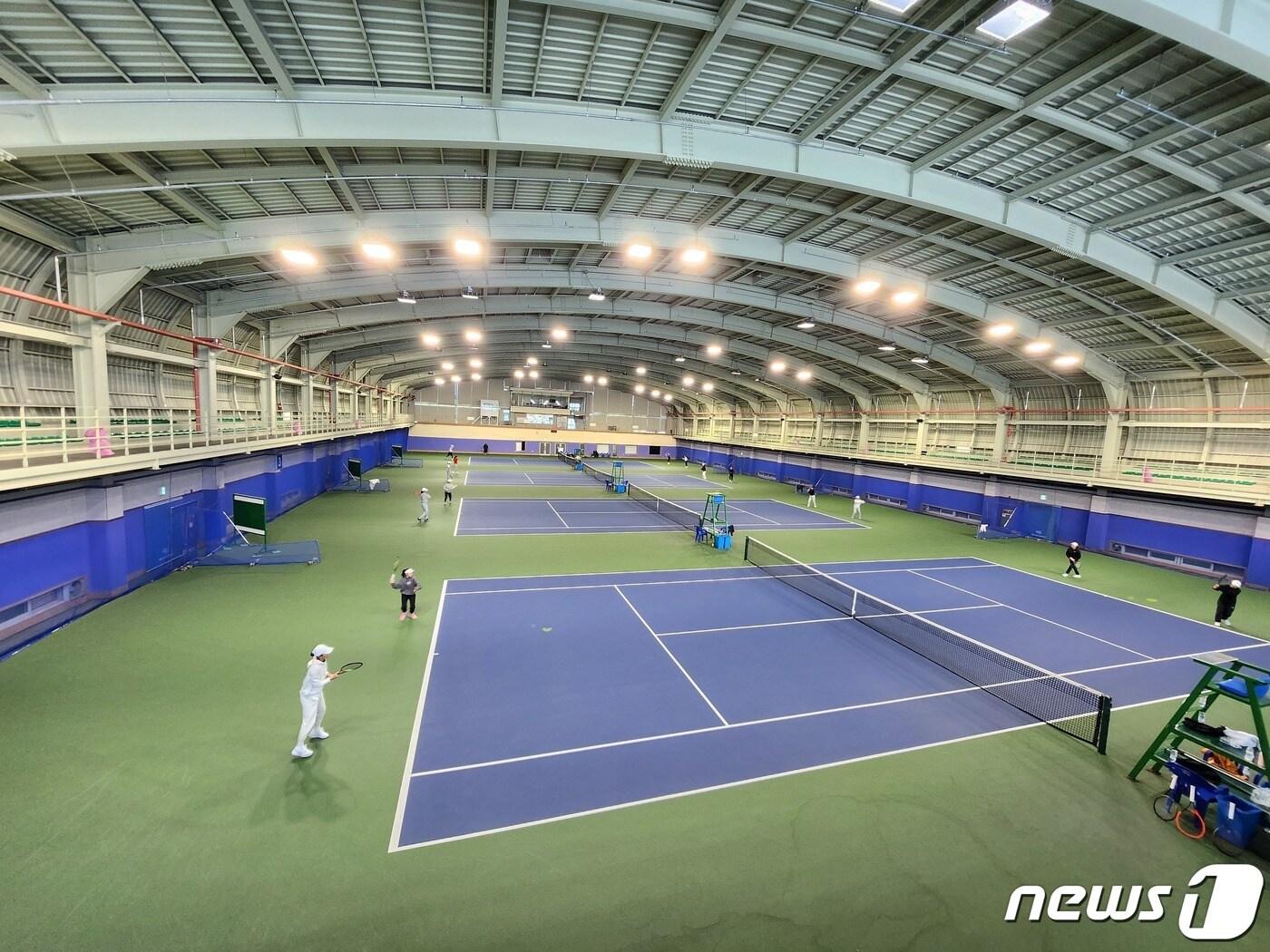 본문 이미지 - 테니스 전지훈련팀. (양구군 제공) / 뉴스1