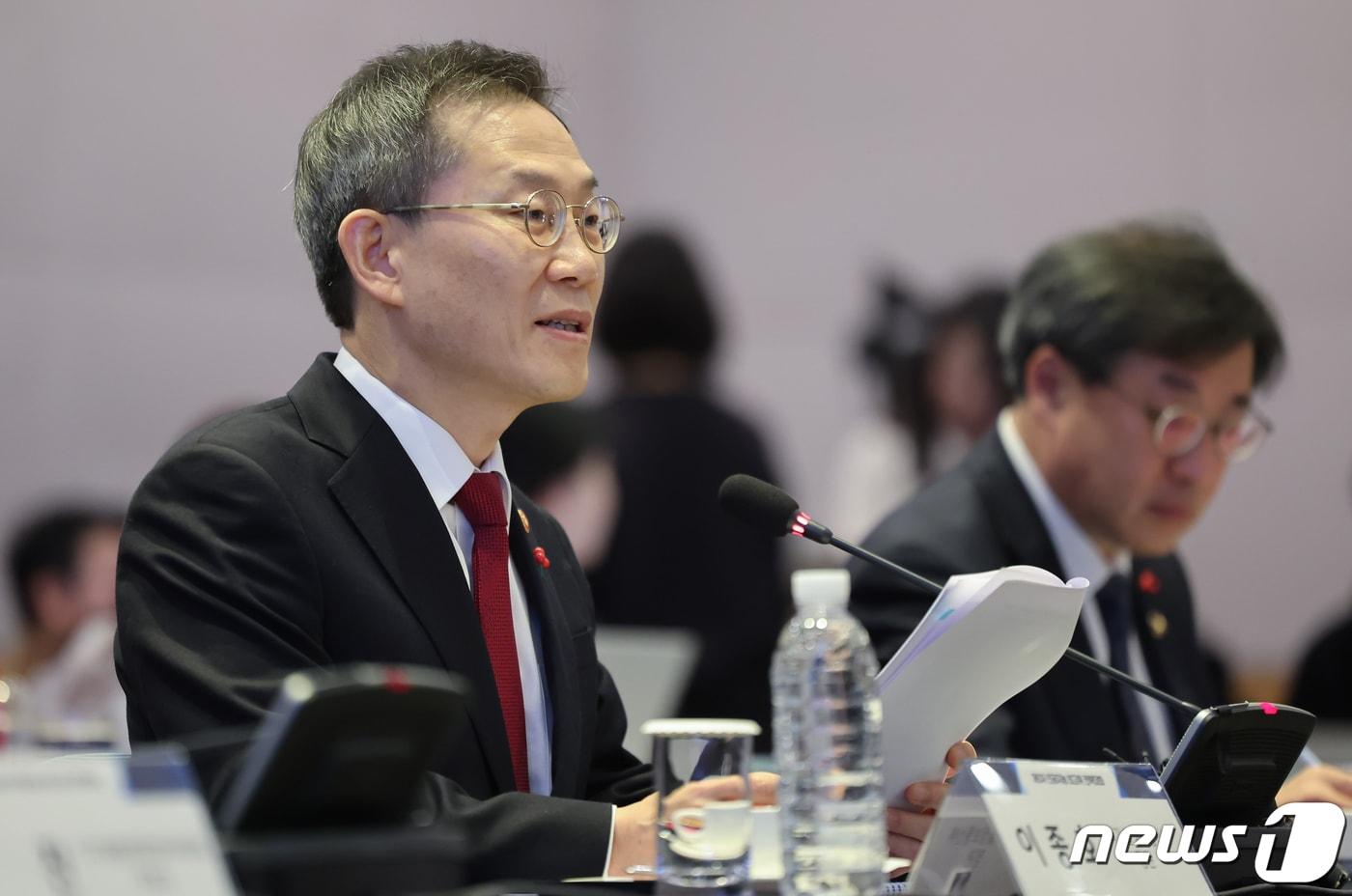 본문 이미지 - 이종호 과학기술정보통신부이 19일 오전 서울 영등포구 전경련플라자에서 열린 제5차 인공지능 최고위 전략대화에서 참석해 모두발언을 하고 있다. 2024.1.19/뉴스1 ⓒ News1 김도우 기자