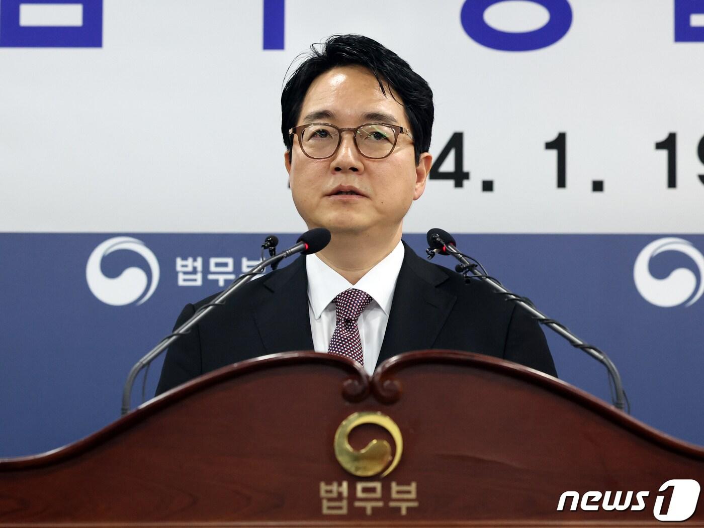 본문 이미지 - 심우정 신임 법무부 차관이 19일 오전 경기 과천시 정부과천청사 법무부에서 열린 취임식에서 취임사를 하고 있다. 2024.1.19/뉴스1 ⓒ News1 황기선 기자