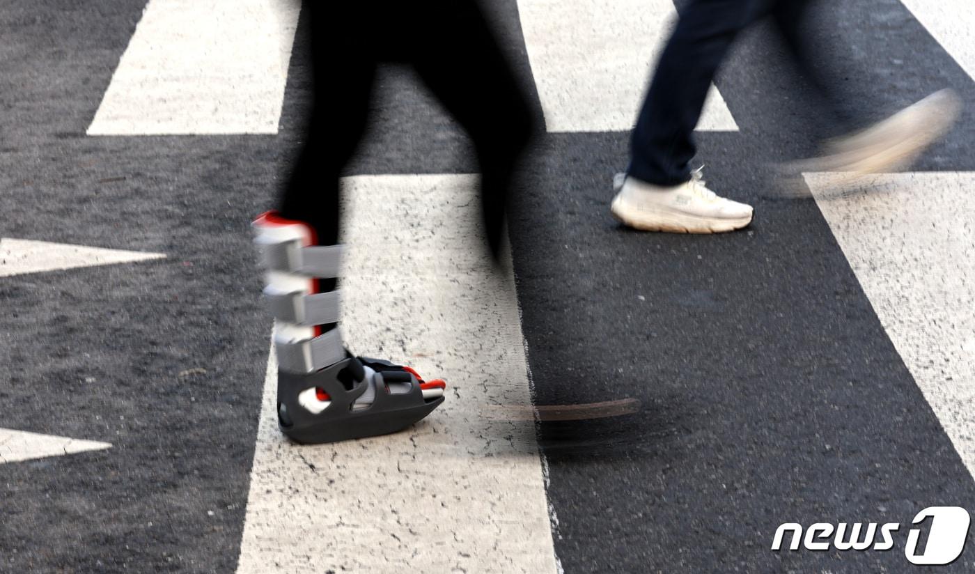 11일 보험업계에 따르면 하나생명은 지난 10일 암, 뇌질환, 심장질환 등 3대 주요 질병부터 시니어 질환까지 필요한 보장을 골고루 탑재한 '(무)하나로 누리는 건강보험' 상품을 출시했다. 2024.1.2/뉴스1 ⓒ News1 구윤성 기자