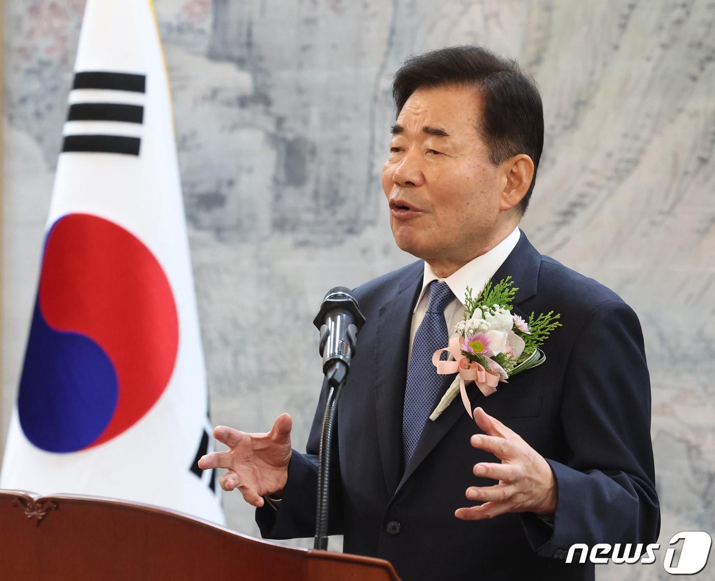 본문 이미지 - 김진표 국회의장이 2일 서울 여의도 국회에서 열린 2024년 시무식에서 인사말을 하고 있다. 2024.1.2/뉴스1 ⓒ News1 송원영 기자