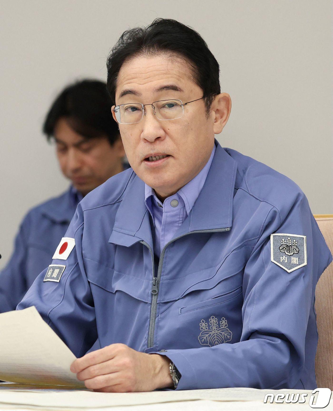 본문 이미지 - 규모 7.6이 일본 이시카와현을 뒤흔든 다음날인 2일 기시다 후미오 일본 총리가 일본 도쿄의 긴급재해대책본부에서 회의를 열고 발언하고 있다. 2024.01.02 ⓒ AFP=뉴스1 ⓒ News1 정지윤 기자