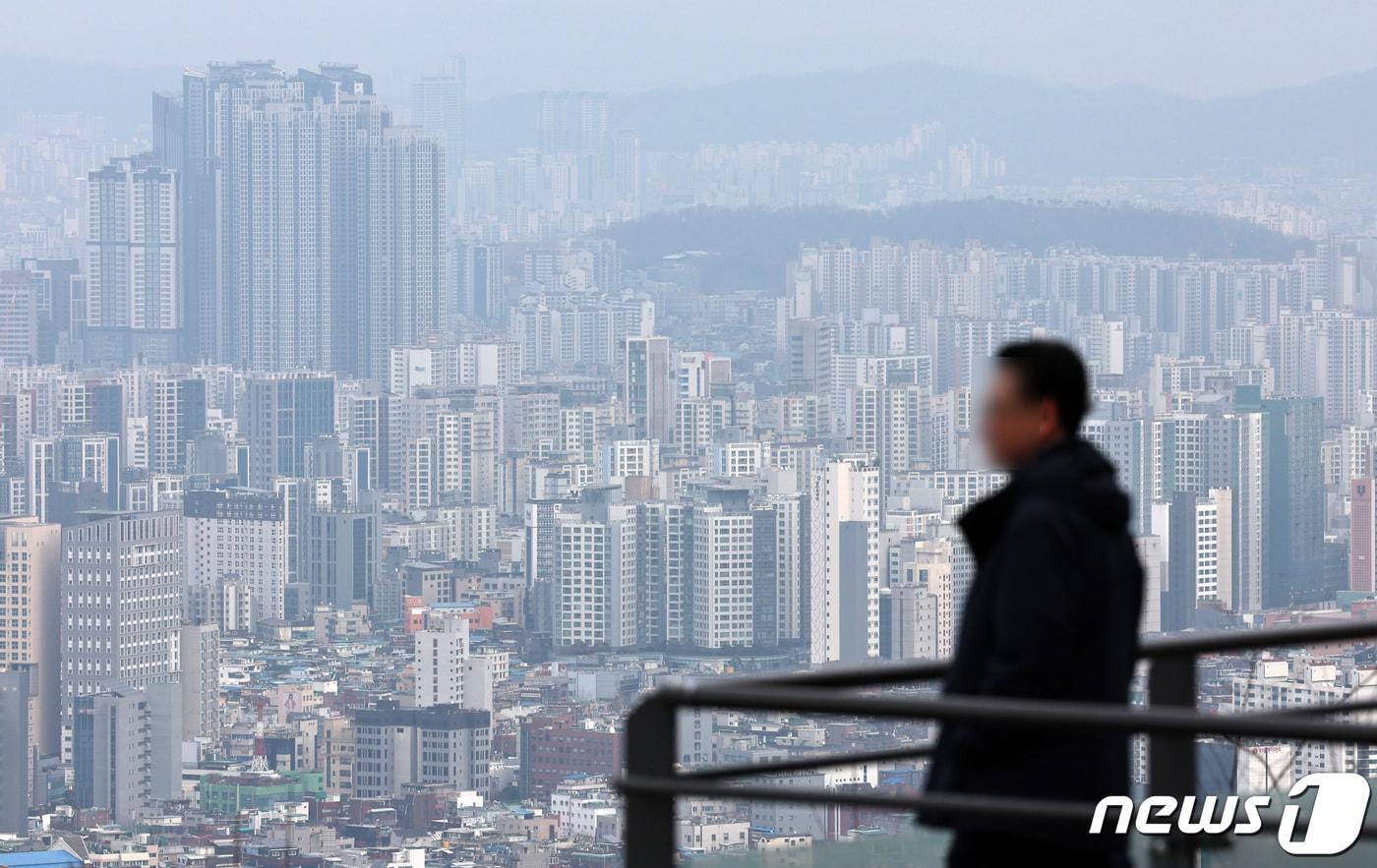 본문 이미지 - 서울 남산에서 본 시내 아파트의 모습. 2024.1.2/뉴스1 ⓒ News1 구윤성 기자