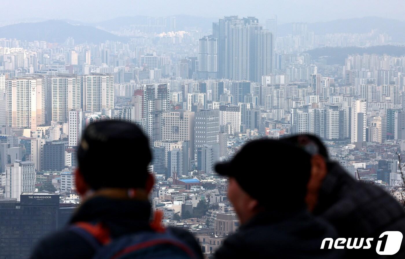본문 이미지 - 서울 남산에서 본 시내 아파트들. 2024.1.2/뉴스1 ⓒ News1 구윤성 기자