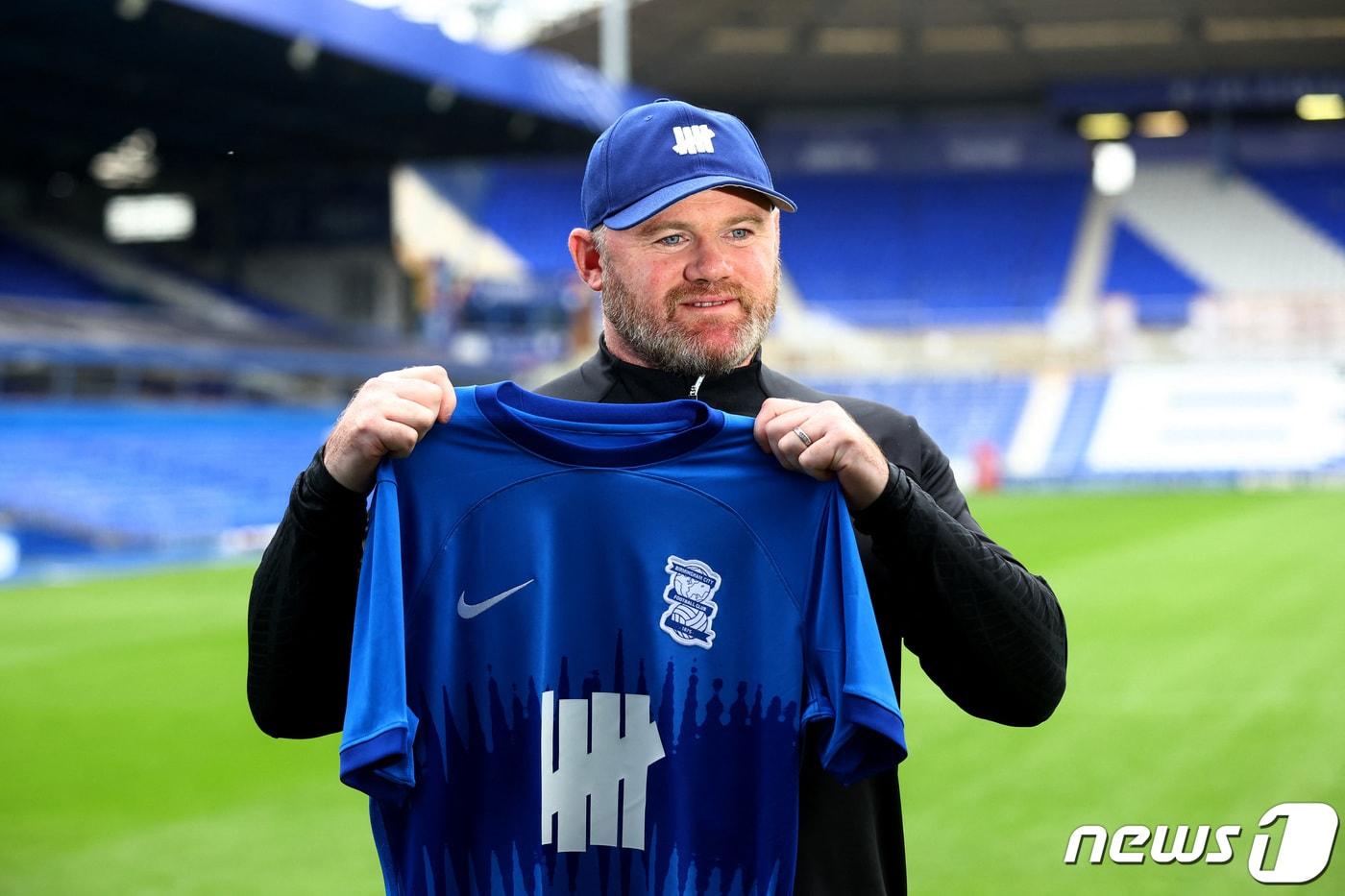 본문 이미지 - 버밍엄 시티는 3개월 만에 웨인 루니 감독과 결별했다. ⓒ 로이터=뉴스1