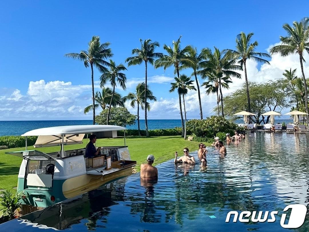 본문 이미지 - 포시즌스 오아후 성인 인피니티풀 ⓒ News1 윤슬빈 기자