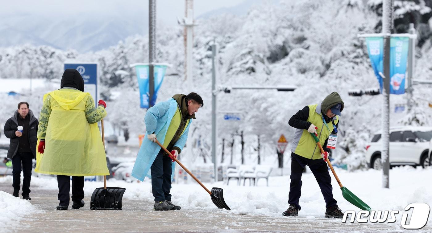 본문 이미지 - 기사 이해를 돕기 위한 제설 작업 자료 사진으로, 기사 내용과 직접 관련 없음. ⓒ News1