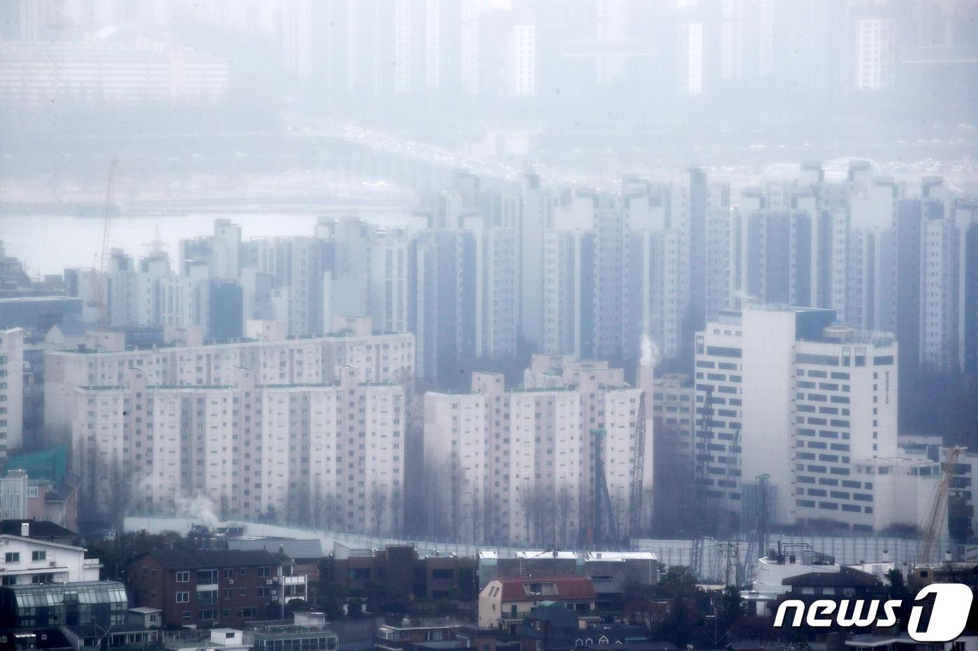 본문 이미지 -  21일 서울 남산에서 바라본 아파트 단지 모습. 2024.1.21/뉴스1 ⓒ News1 이광호 기자