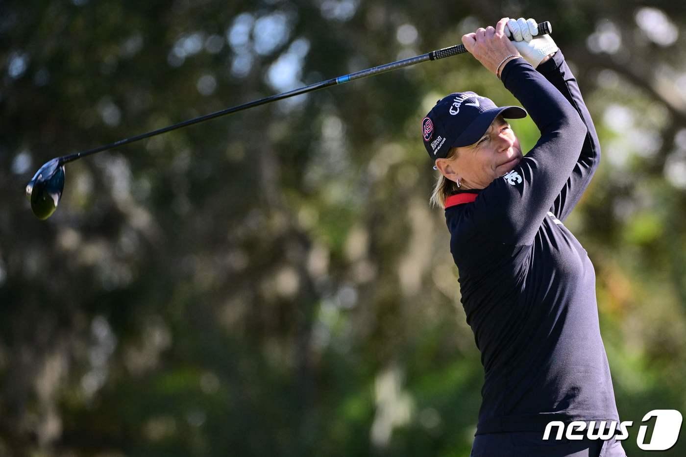 본문 이미지 - 스웨덴의 안니카 소렌스탐 21일(현지시간) 플로리다주 올랜도의 레이크 노나 골프 & 컨트리클럽에서 열린 LPGA 투어 시즌 개막전 힐튼 그랜드 배케이션스 토너먼트 오브 챔피언스 마지막 날 16번 홀서 티샷을 하고 있다. 2024.1.22 ⓒ AFP=뉴스1 ⓒ News1 우동명 기자