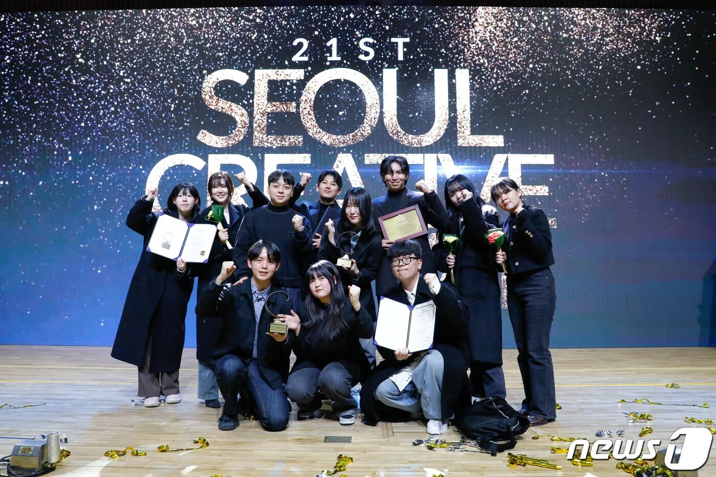 제21회 서울영상광고제에서 수상한 동서대 학생들 단체 사진.(동서대 제공) 