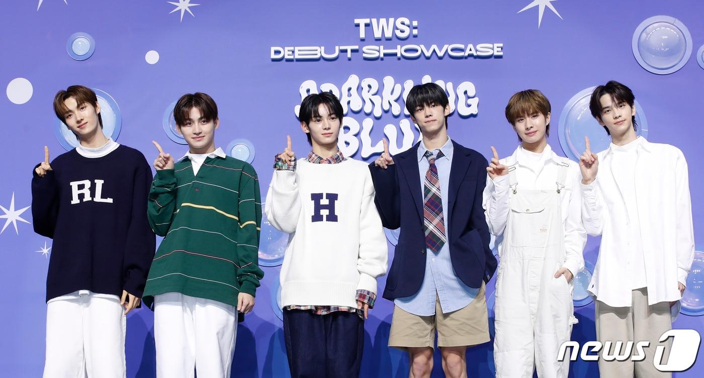 그룹 투어스(TWS)의 영재(왼쪽부터)와 지훈, 한진, 도훈, 경민, 신유 2024.1.22/뉴스1 ⓒ News1 권현진 기자