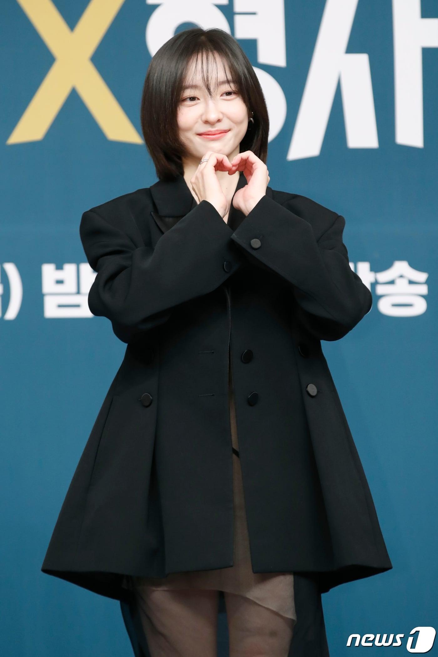 본문 이미지 - 배우 박지현이 23일 서울 양천구 목동SBS에서 열린 SBS 새 금토드라마 '재벌'X형사' 제작발표회에서 포즈를 취하고 있다. '재벌X형사'(극본 김바다/연출 김재홍)는 철부지 재벌 3세가 강력팀 형사(안보현 분)가 되어 보여주는 '돈에는 돈, 빽에는 빽' 플렉스(FLEX) 수사기를 그린 작품이다. 2024.1.23/뉴스1 ⓒ News1 권현진 기자