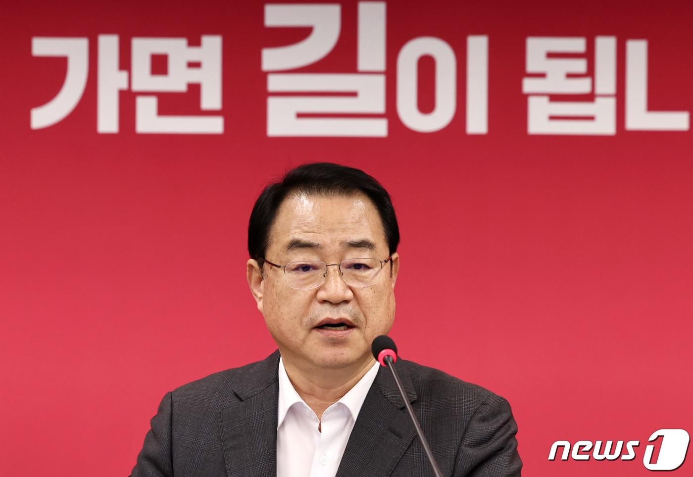 본문 이미지 - 정영환 국민의힘 공천관리위원장이 23일 오후 서울 여의도 중앙당사에서 열린 공관위 2차 회의에서 모두발언을 하고 있다. 2024.1.23/뉴스1 ⓒ News1 구윤성 기자