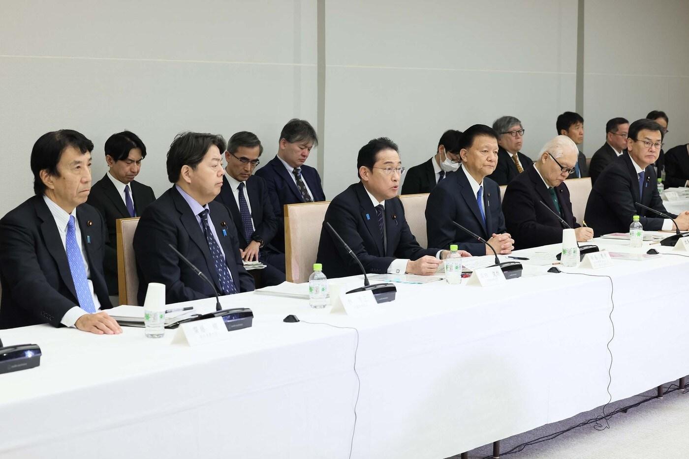 본문 이미지 - 23일 개최된 일본 정노사협의(노사정 협의)에 기시다 후미오 총리가 참석해 발언하고 있다. (출처 : 총리관저) 2024.01.23/