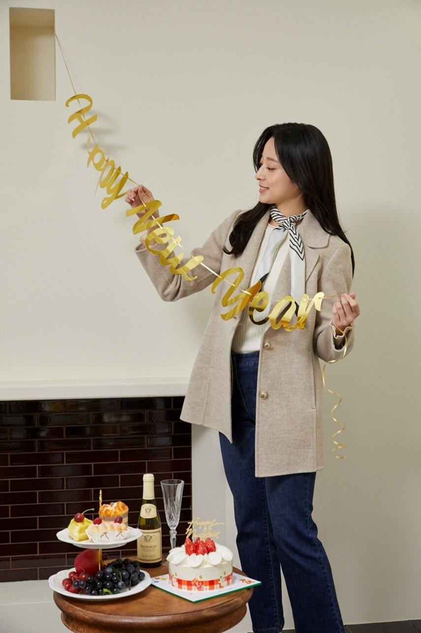 본문 이미지 - 올리비아로렌은 간절기에 착용하기 좋은 아우터 5종을 출시했다.&#40;올리비아로렌제공&#41;