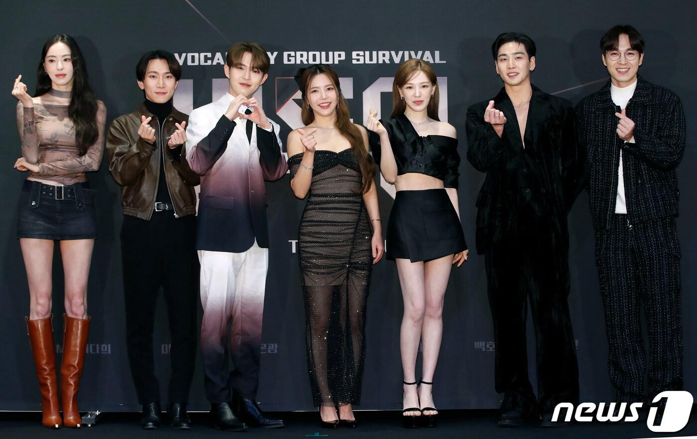본문 이미지 - MC 이다희(왼쪽부터)와 심사위원 서은광, 김재환, 솔라, 웬디, 백호, 이석훈이 24일 서울 마포구 CJENM센터에서 열린 엠넷 서바이벌 프로그램 '빌드업 : 보컬 보이그룹 서바이벌' 제작발표회에서 포즈를 취하고 있다. 2024.1.24/뉴스1 ⓒ News1 권현진 기자