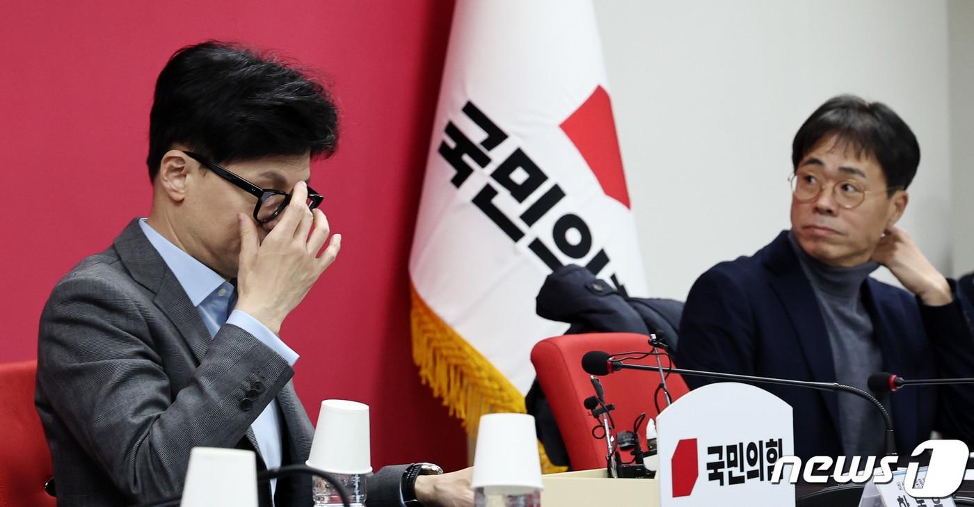 본문 이미지 - 국민의힘 한동훈 비상대책위원장(왼쪽)과 김경율 비대위원. 2024.1.25/뉴스1 ⓒ News1 구윤성 기자