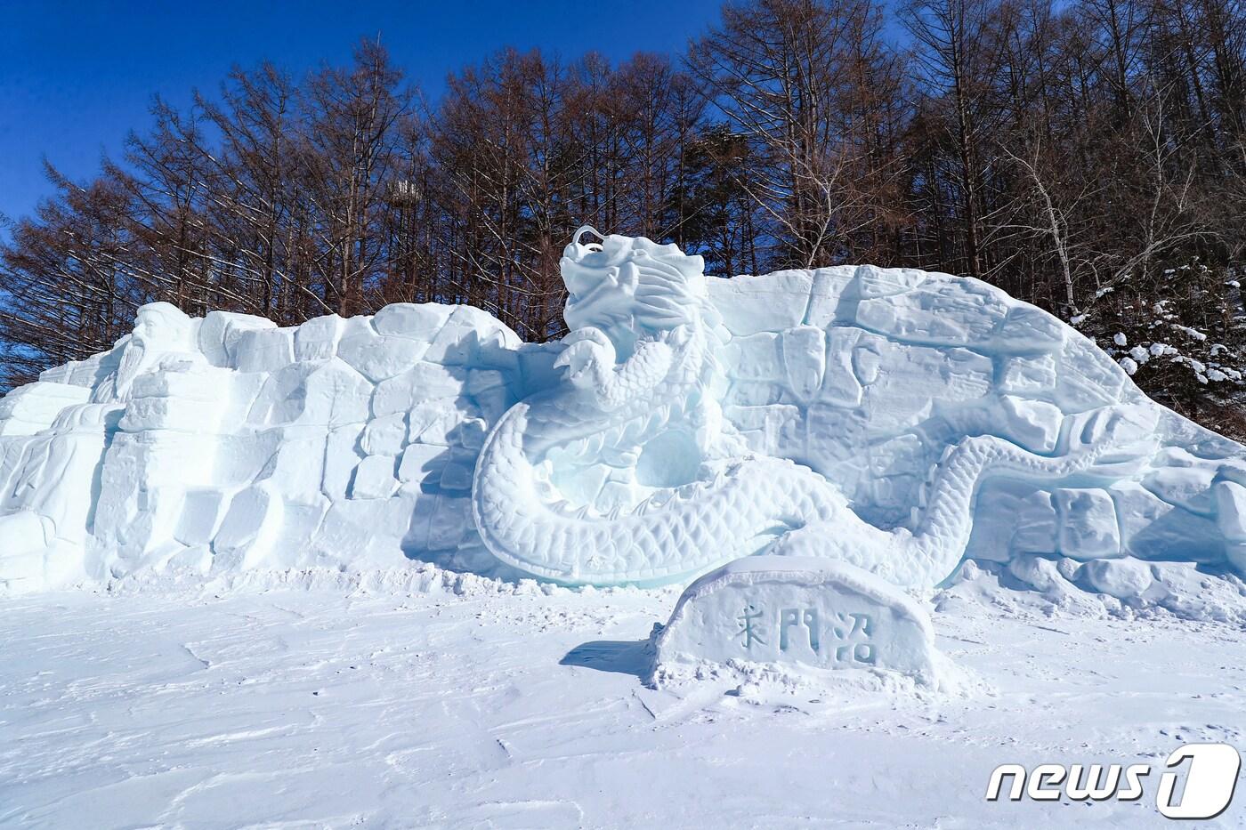태백산 눈축제 개막을 하루 앞둔 25일 강원 태백시 태백산국립공원에 눈조각이 준비 돼 있다. 제31회 태백산 눈축제는 오는 26일부터 2월 4일까지 태백산국립공원 일원에서 펼쳐진다. (태백시 제공) 2024.1.25/뉴스1 