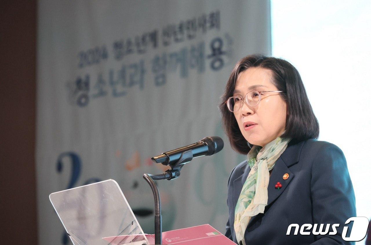 본문 이미지 - 김현숙 여성가족부 장관이 25일 오후 서울 종로구 HW컨벤션센터에서 열린 '2024년 청소년계 신년 인사회'에서 인사말을 하고 있다. (여성가족부 제공) 2024.1.25/뉴스1