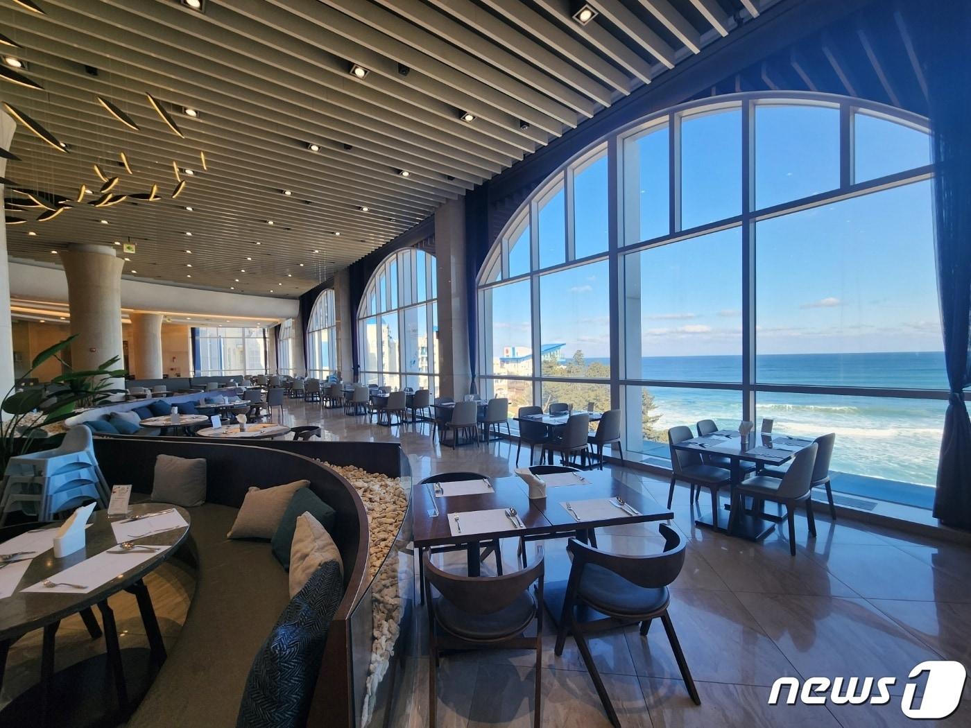 본문 이미지 - 쏠비치 삼척의 비스트로 내부 전경(소노인터내셔널 제공)