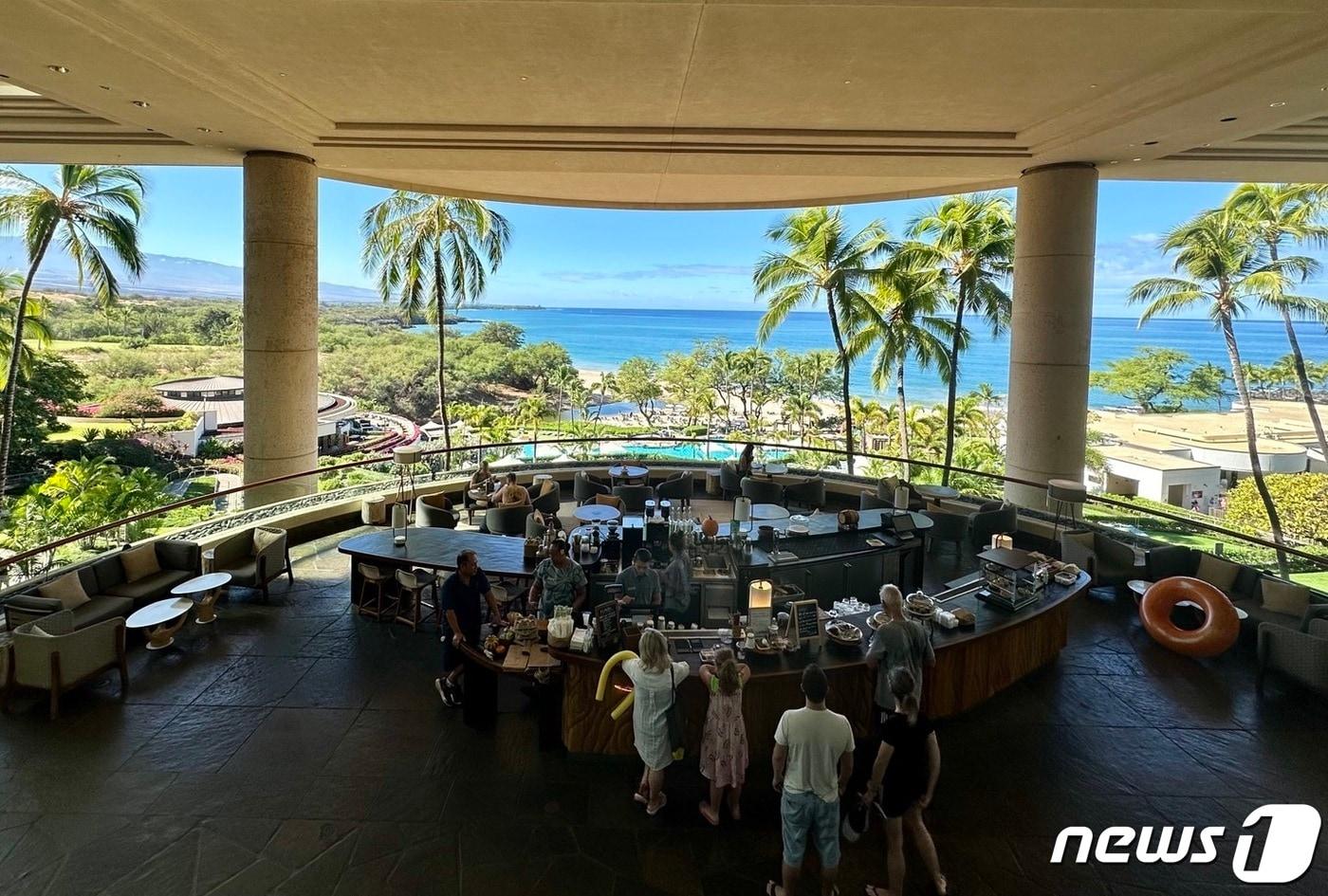 본문 이미지 - 로비에서 바라본 피코 커피 & 바ⓒ News1 윤슬빈 기자