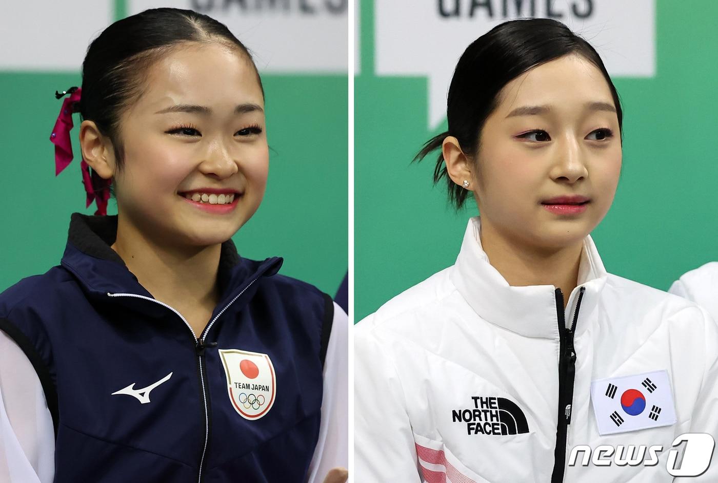 일본의 시마다 마오와 대한민국 차세대 피겨 간판 신지아(오른쪽)가 28일 오후 강원 강릉 올림픽파크 강릉아이스아레나에서 열린에서 열린 2024 강원동계청소년올림픽 피겨 스케이팅 여자 싱글 쇼트 프로그램을 마친 뒤 점수를 확인하고 있다.  2024.1.28/뉴스1 ⓒ News1 김진환 기자