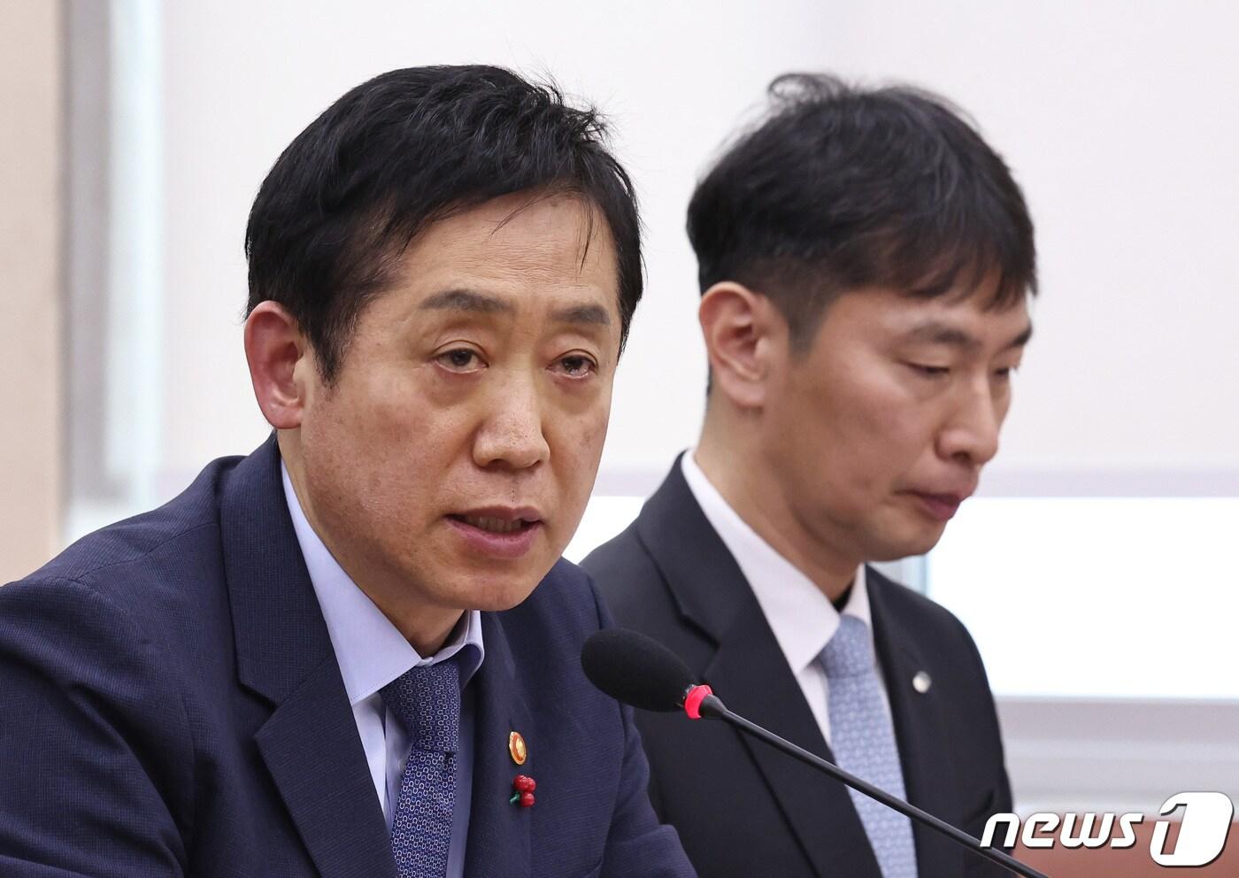 본문 이미지 - 김주현 금융위원장이 29일 오전 서울 여의도 국회에서 열린 국회 정무위원회 전체회의에서 질의에 답변하고 있다. 2024.1.29/뉴스1 ⓒ News1 구윤성 기자