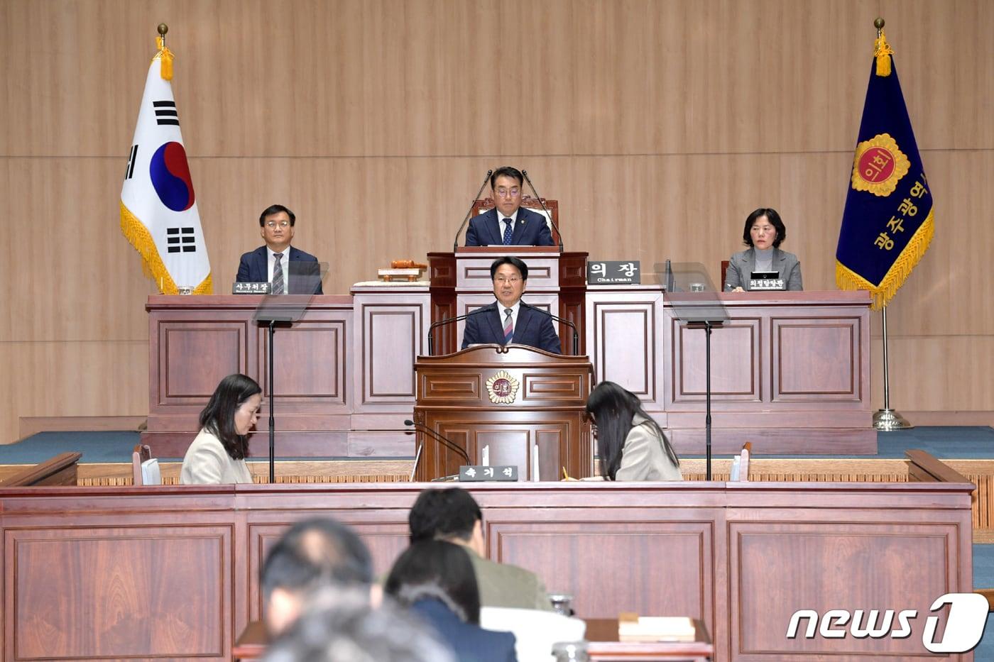 본문 이미지 - 강기정 광주시장이 29일 시의회 본회의장에서 열린 제322회 임시회 제1차 본회의에 참석해 시정연설을 하고 있다.(광주시 제공)2024.1.29/뉴스1 