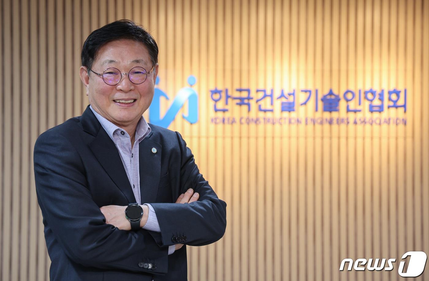본문 이미지 - 윤영구 한국건설기술인협회 회장이 29일 서울 강남구 건설기술인협회에서 뉴스1과 인터뷰를 하고 있다. 2024.1.29/뉴스1 ⓒ News1 김도우 기자