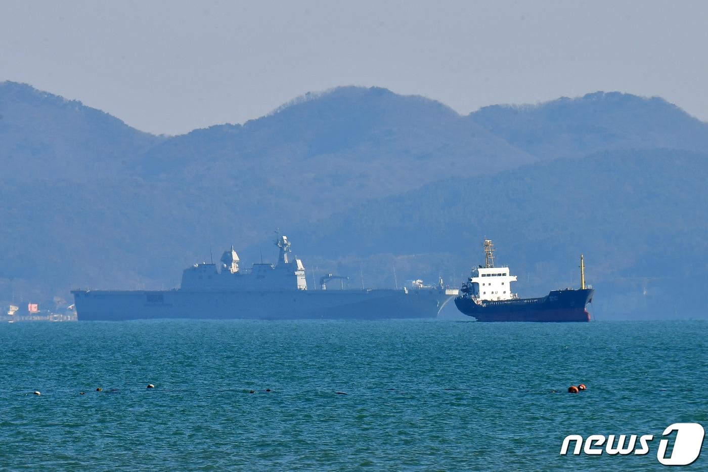 29일 오후 대한민국 해군의 대형 강습 상륙지원함인 마라도 함이 경북 포항 앞 바다에 정박돼 있다. <자료사진>2024.1.29/뉴스1 ⓒ News1 최창호 기자