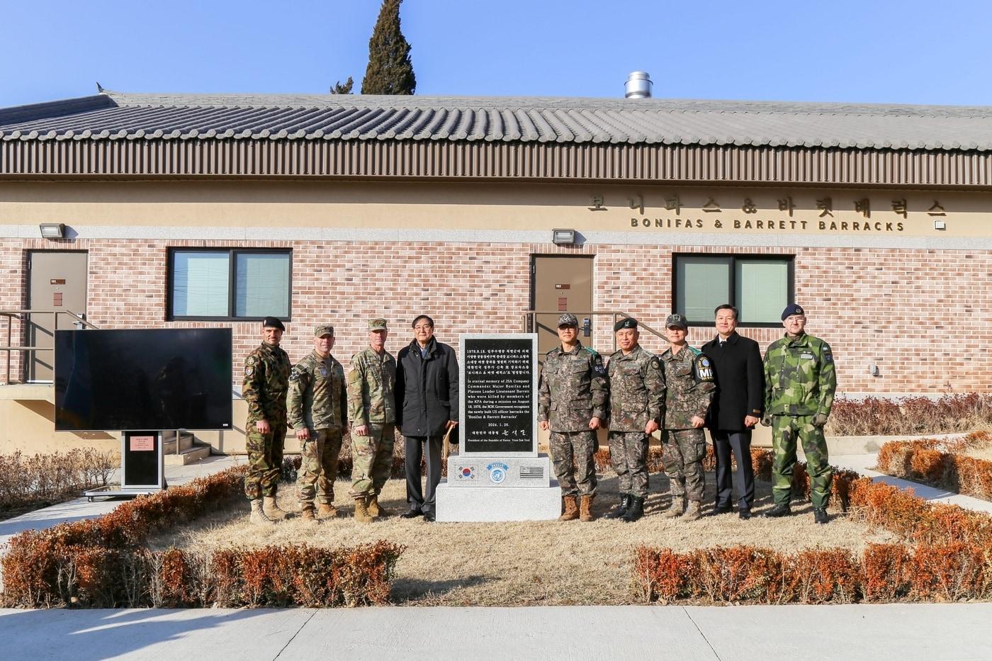 지난 26일 '캠프 보니파스'(JSA 대대)에서 진행된 장교 숙소의 '보니파스 앤 바렛 배럭스'(BONIFAS & BARRETT BARRACKS) 명명식.(김문환씨 제공)