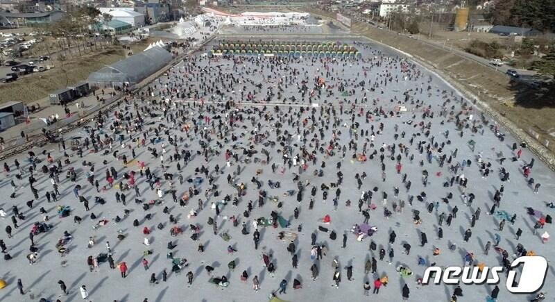 본문 이미지 - 제15회 평창송어축제 자료사진. (평창송어축제위원회 제공) 2024.1.29/뉴스1