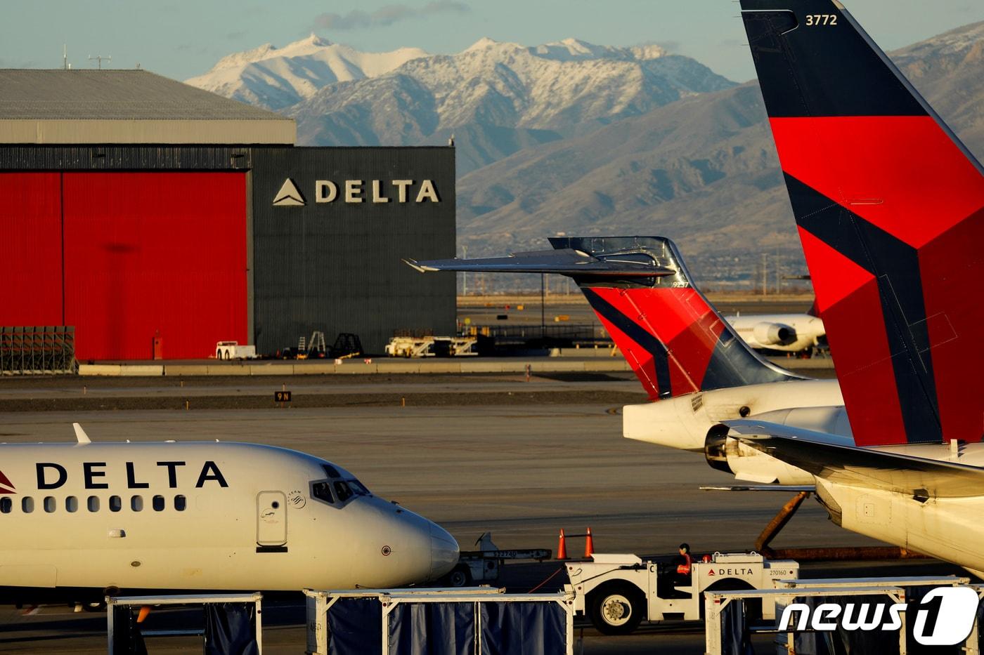 본문 이미지 - 미국 유타주 솔트레이크시티 국제공항의 델타항공 여객기. 2018.01.12 ⓒ 로이터=뉴스1 ⓒ News1 정지윤 기자