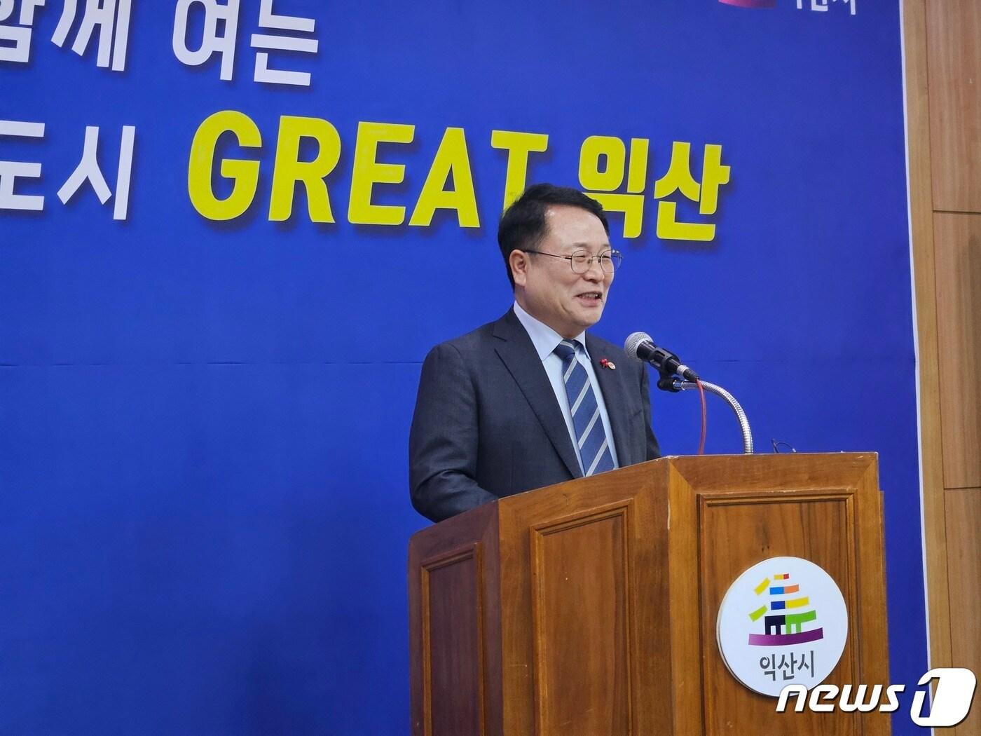 본문 이미지 - 3일 정헌율 전북 익산시장이 시청 상황실에서 신년 기자회견을 하고 있다. 2024.1.3./뉴스1