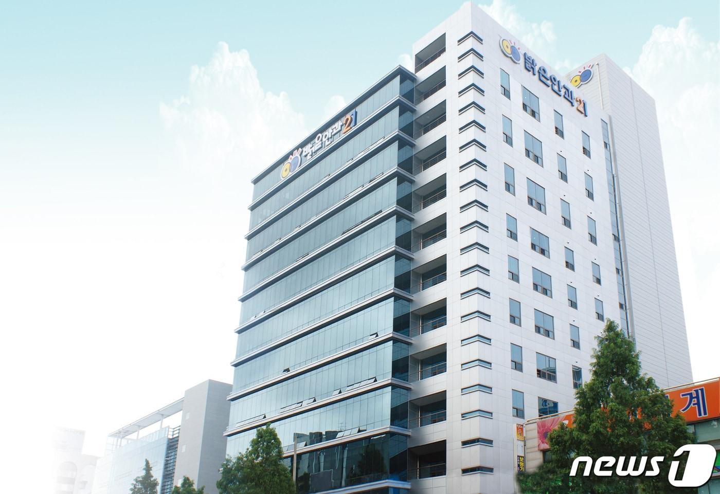 밝은안과21 병원의 전경.