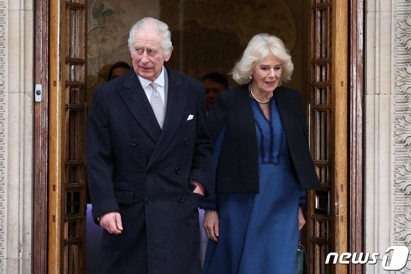 영국 런던에서 전립선 비대증 수술을 받은 찰스 3세 국왕이 29일&#40;현지시간&#41; 아내 커밀라 왕비와 병원을 떠났다. 2024.01.29. ⓒ 로이터=뉴스1