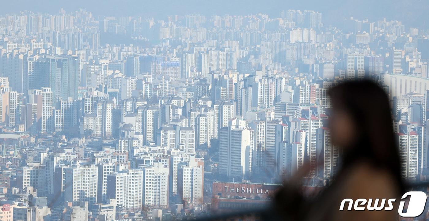 본문 이미지 - 서울 남산에서 바라본 시가지 모습. 2024.1.30/뉴스1 ⓒ News1 김명섭 기자