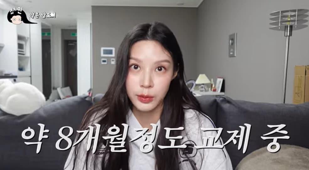 본문 이미지 - 조국 전 법무부 장관 딸 조민씨가 8개월째 교제 중인 남자친구와의 약혼 및 결혼을 발표했다. (유튜브 갈무리)